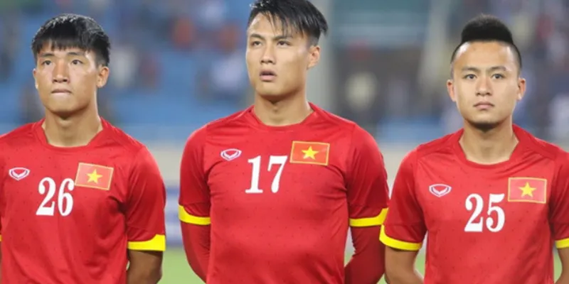Tiểu Sử Cầu Thủ Mạc Hồng Quân: Sự nghiệp tại V-League