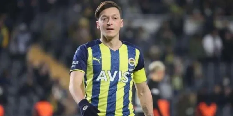 Tiểu Sử Cầu Thủ Ozil: Tuổi thơ và những bước chân đầu tiên